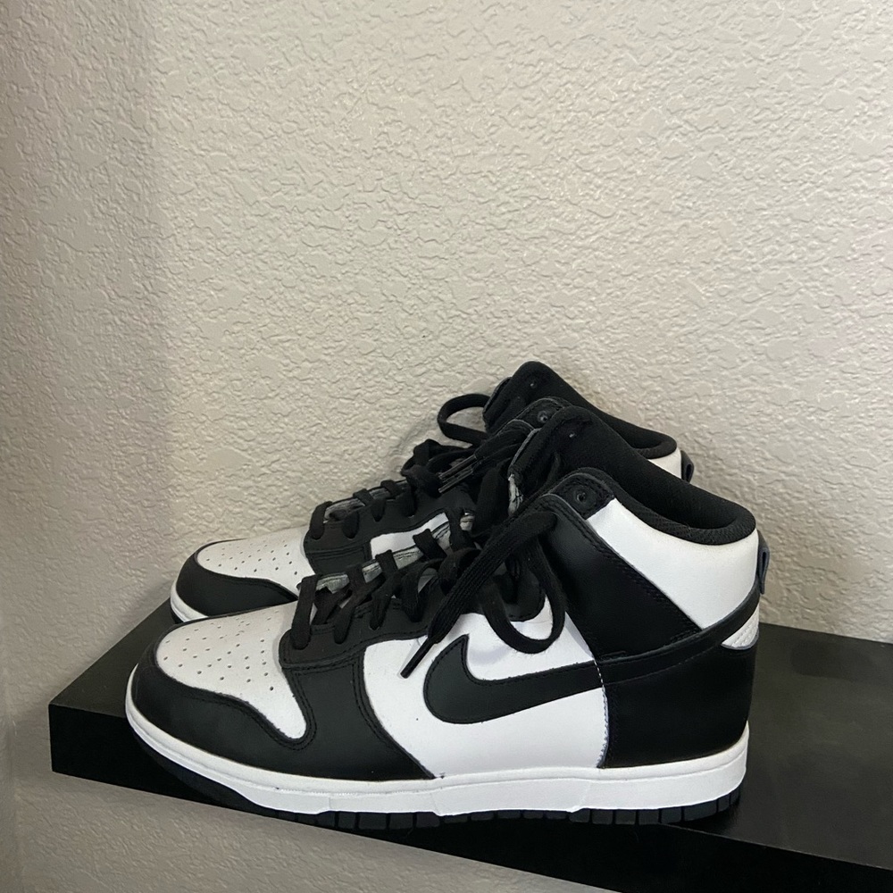 Nike dunk high Panda Women’s size 9 never been worn